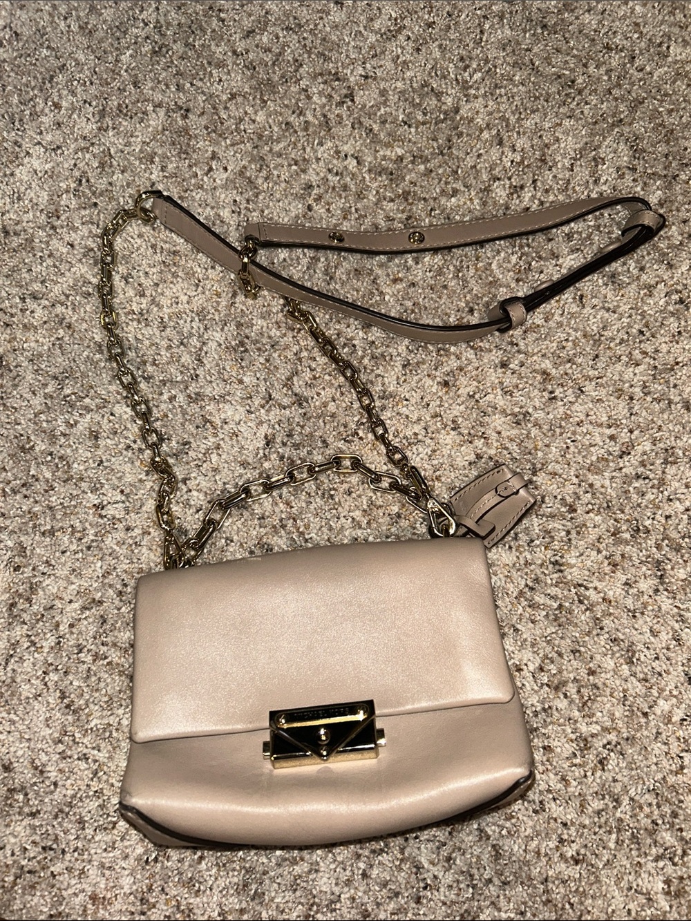 Micheal Kors Tan Leather Crossbody Bag with Gold Chain Strap